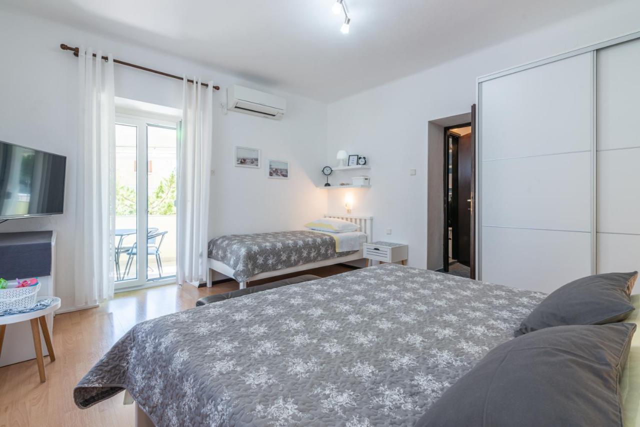 Apartment Luiza With Terrace باشْكا المظهر الخارجي الصورة