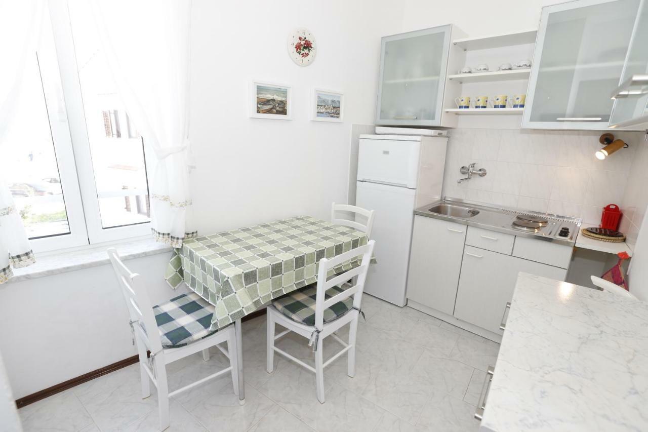 Apartment Luiza With Terrace باشْكا المظهر الخارجي الصورة